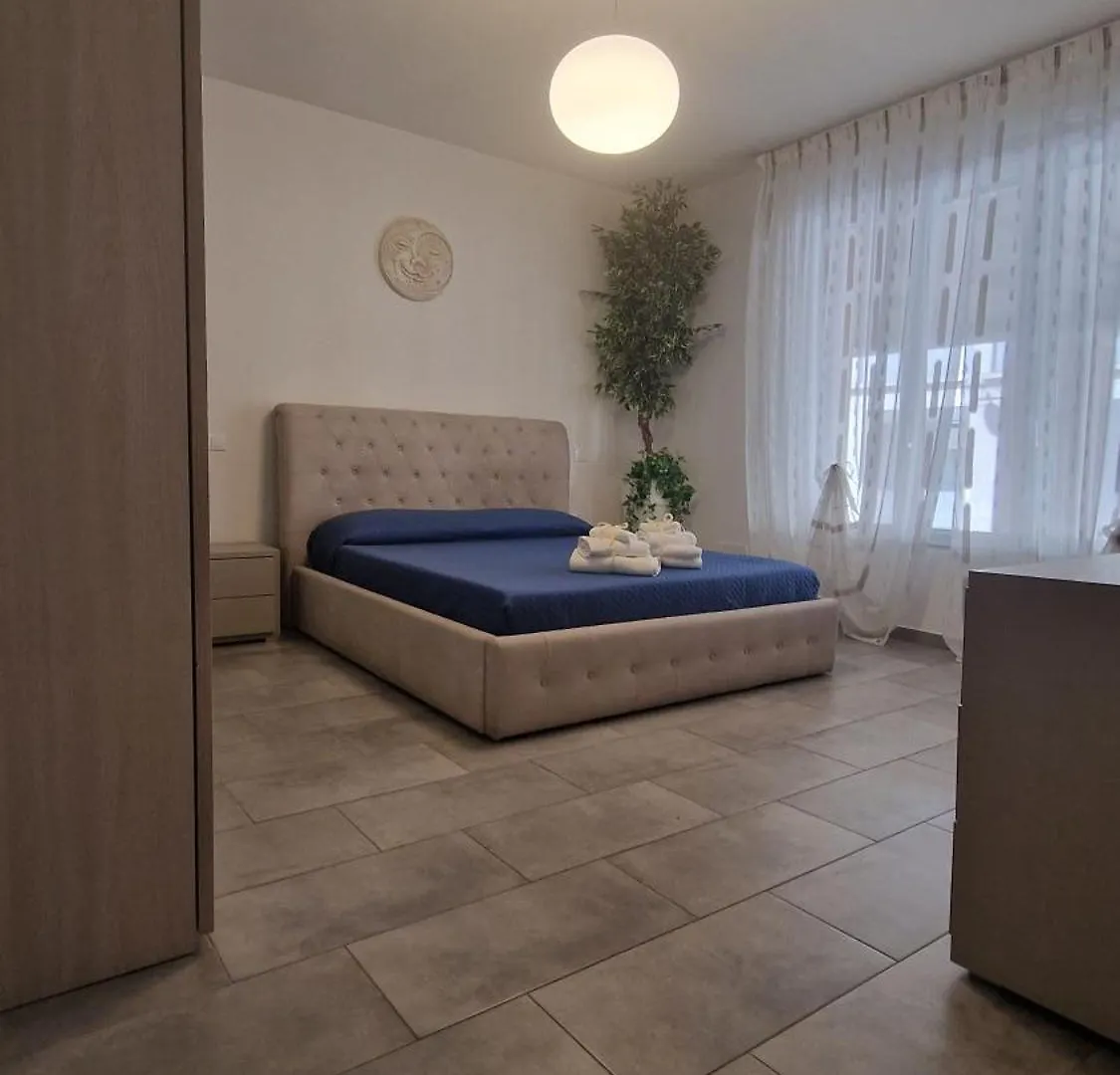 Costa Rooms Apartament Livorno Guest house
